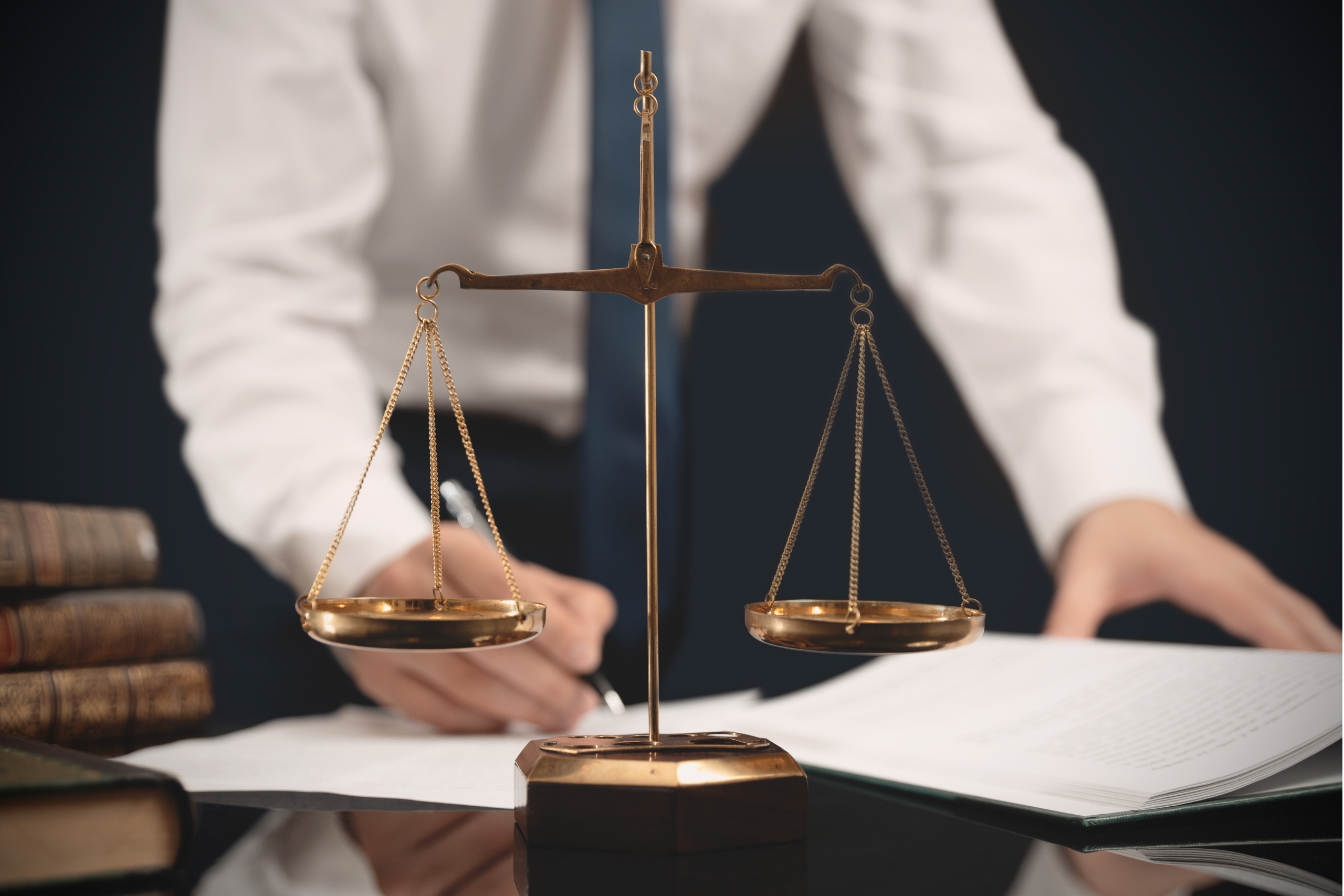 What To Expect When Working with A Lawyer For Criminal Tax Law